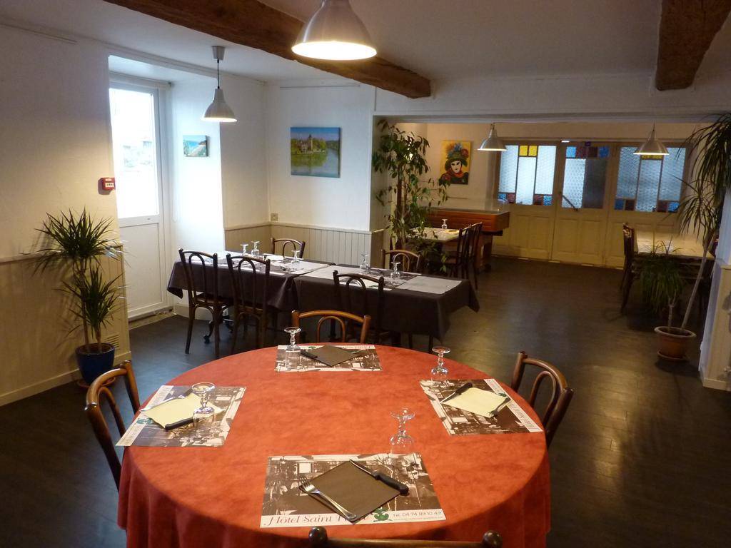Hotel Saint Pierre Les Sauvages  エクステリア 写真