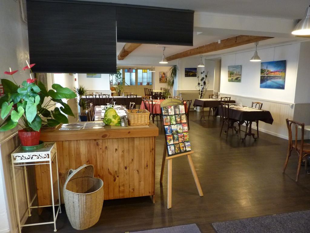 Hotel Saint Pierre Les Sauvages  エクステリア 写真
