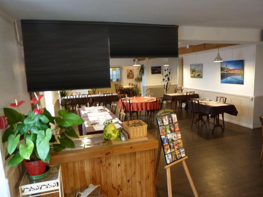 Hotel Saint Pierre Les Sauvages  エクステリア 写真