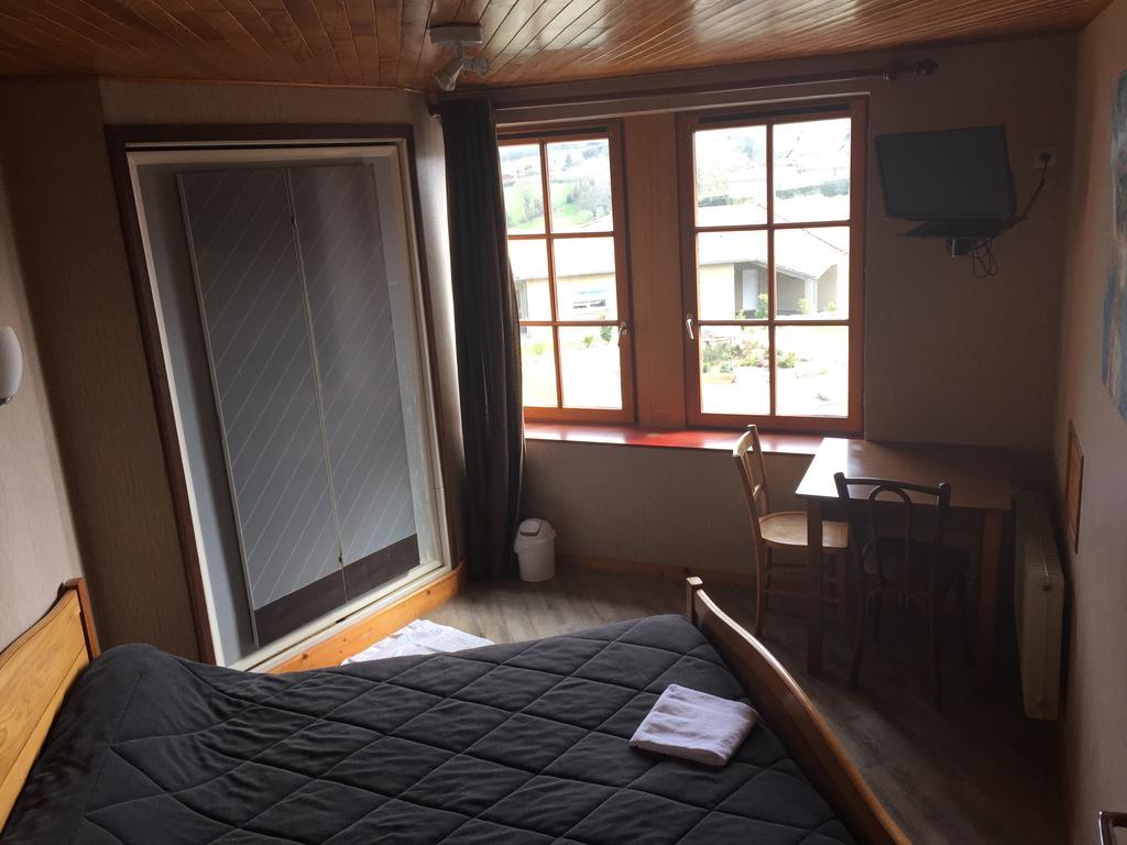 Hotel Saint Pierre Les Sauvages  エクステリア 写真