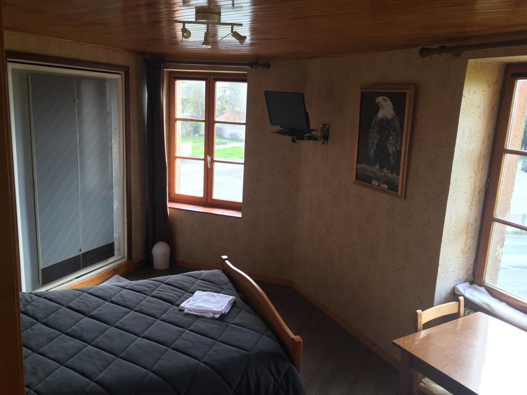 Hotel Saint Pierre Les Sauvages  エクステリア 写真