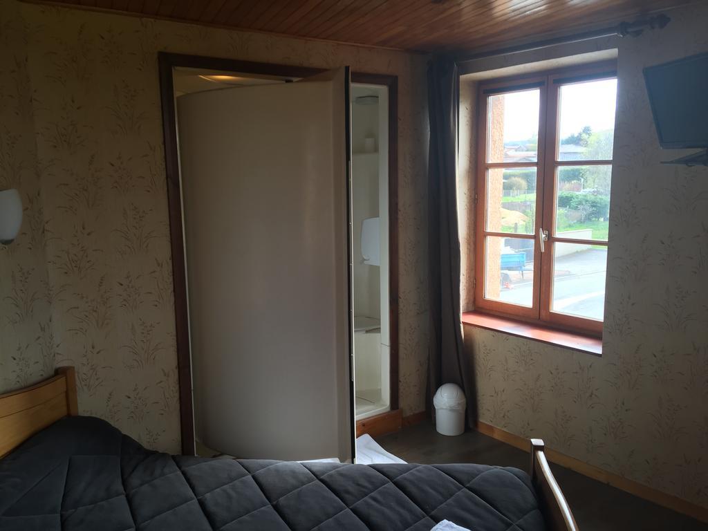 Hotel Saint Pierre Les Sauvages  エクステリア 写真