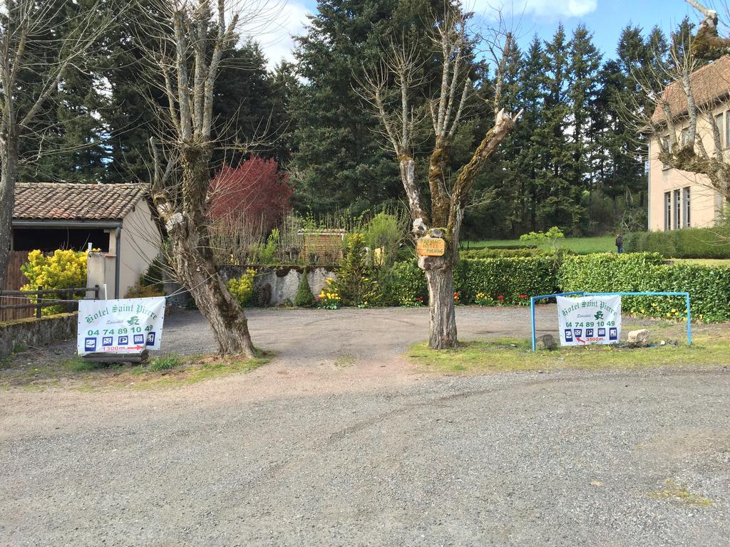 Hotel Saint Pierre Les Sauvages  エクステリア 写真