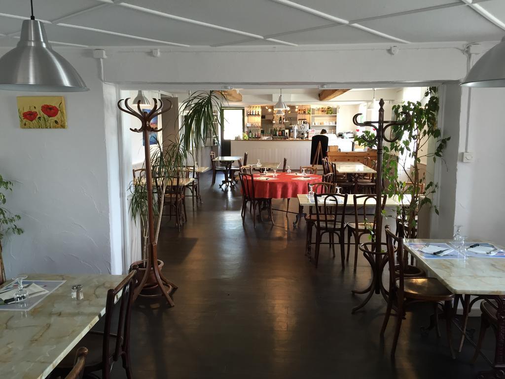 Hotel Saint Pierre Les Sauvages  エクステリア 写真