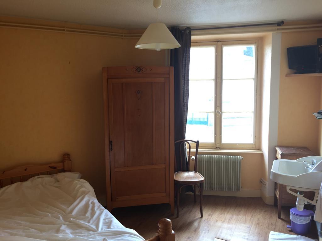 Hotel Saint Pierre Les Sauvages  部屋 写真