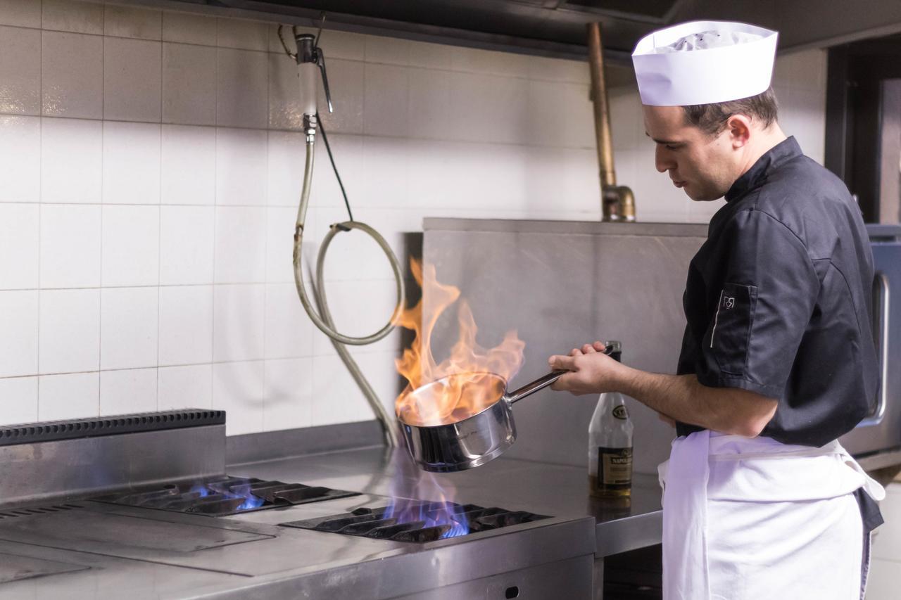 Hotel Saint Pierre Les Sauvages  エクステリア 写真